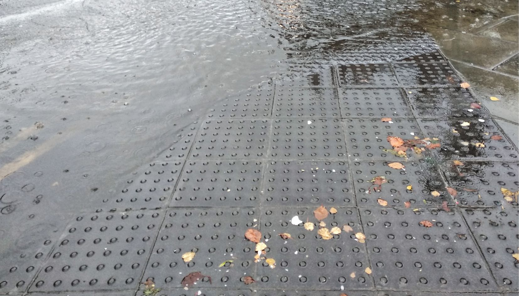 acqua in strada