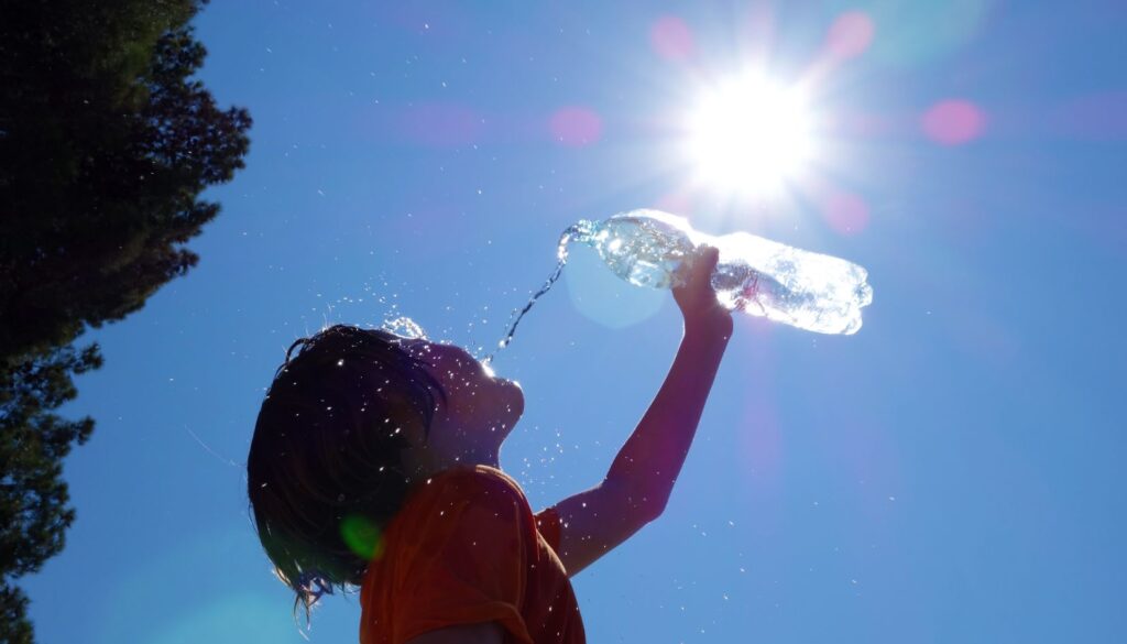 avere caldo bere acqua