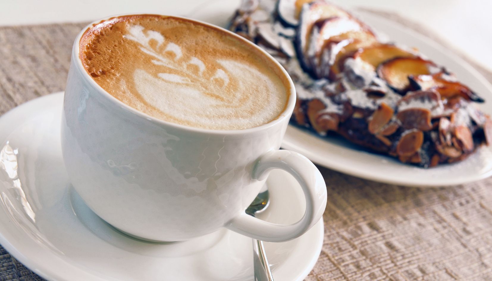brioche e cappuccino
